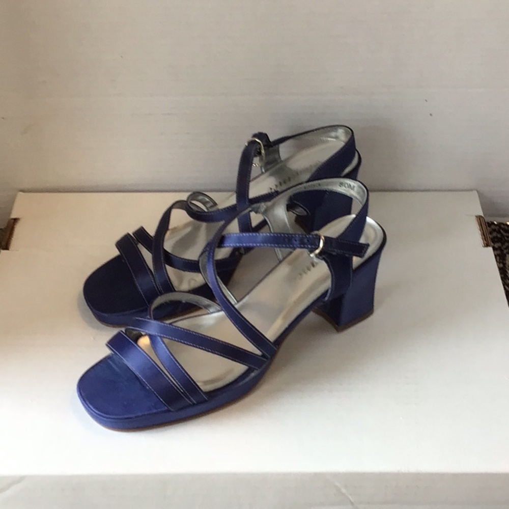 ELEGANCE blue heels!